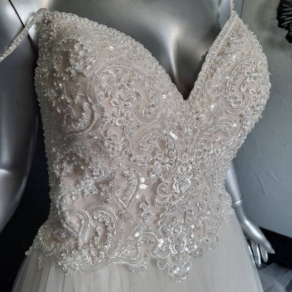 NWT~$2599~ALLURE BRIDAL~8/10~IVORY BEADED BALL GOWN FIT & FLARE WEDDING DRESS - Picture 10 of 16